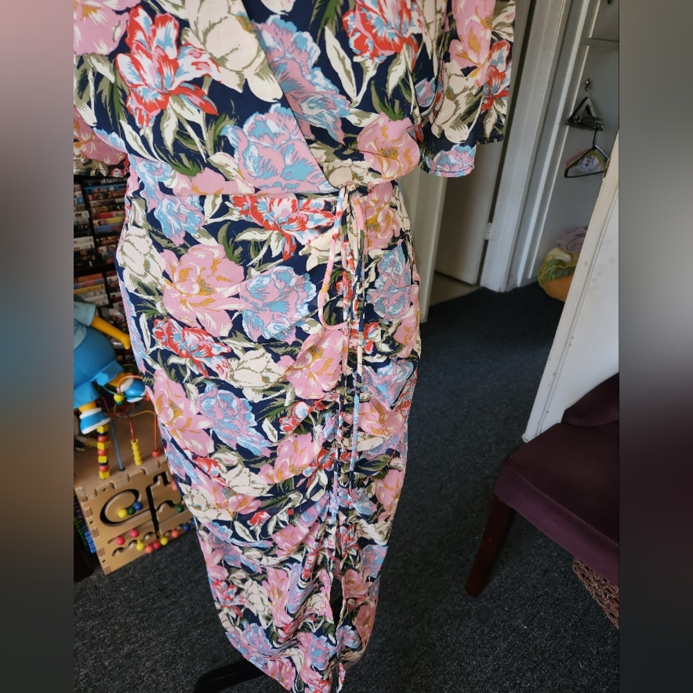 Dress - Picture 2 of 9